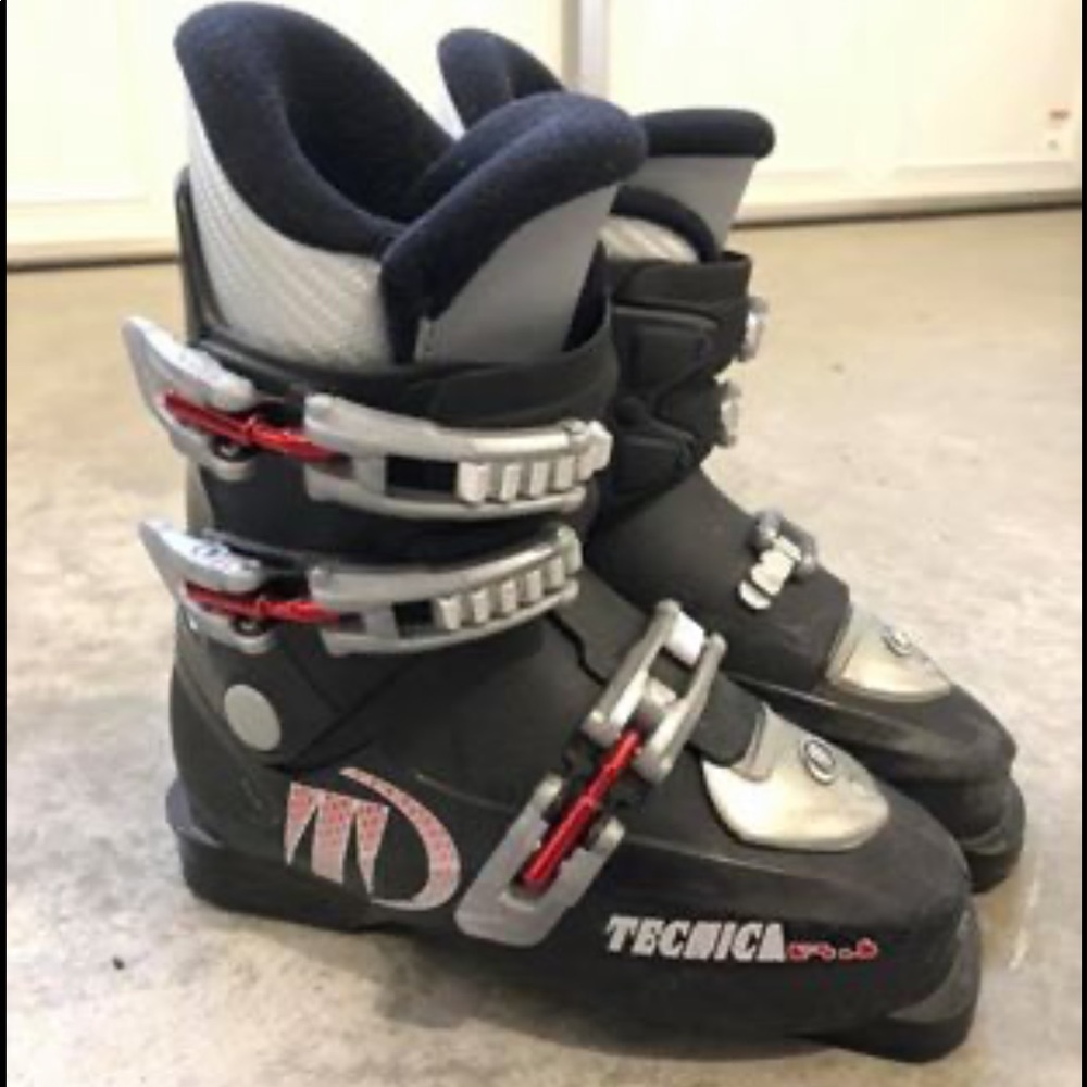 Youth size 7-7.5 (253mm) ski boots